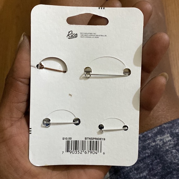 Pride pins - Picture 2 of 2